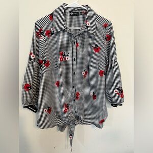 Women's blouses in checkered with embroidered flower print